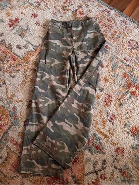 Women’s Viral Camo Cargo Pants